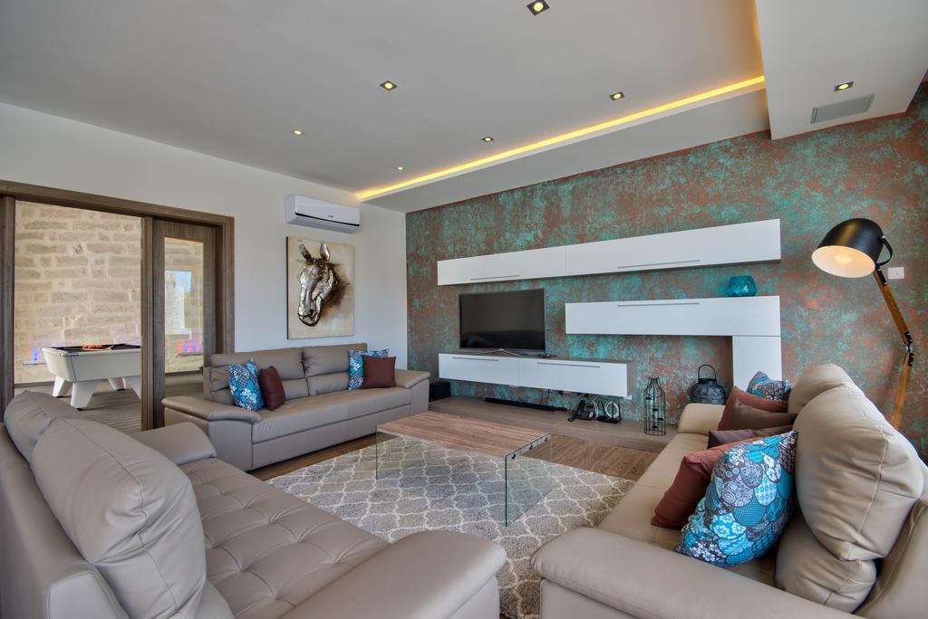 Villa Gaia - Sunset Views, Indoor Heated Pool, Sauna And Games Room المليحة المظهر الخارجي الصورة