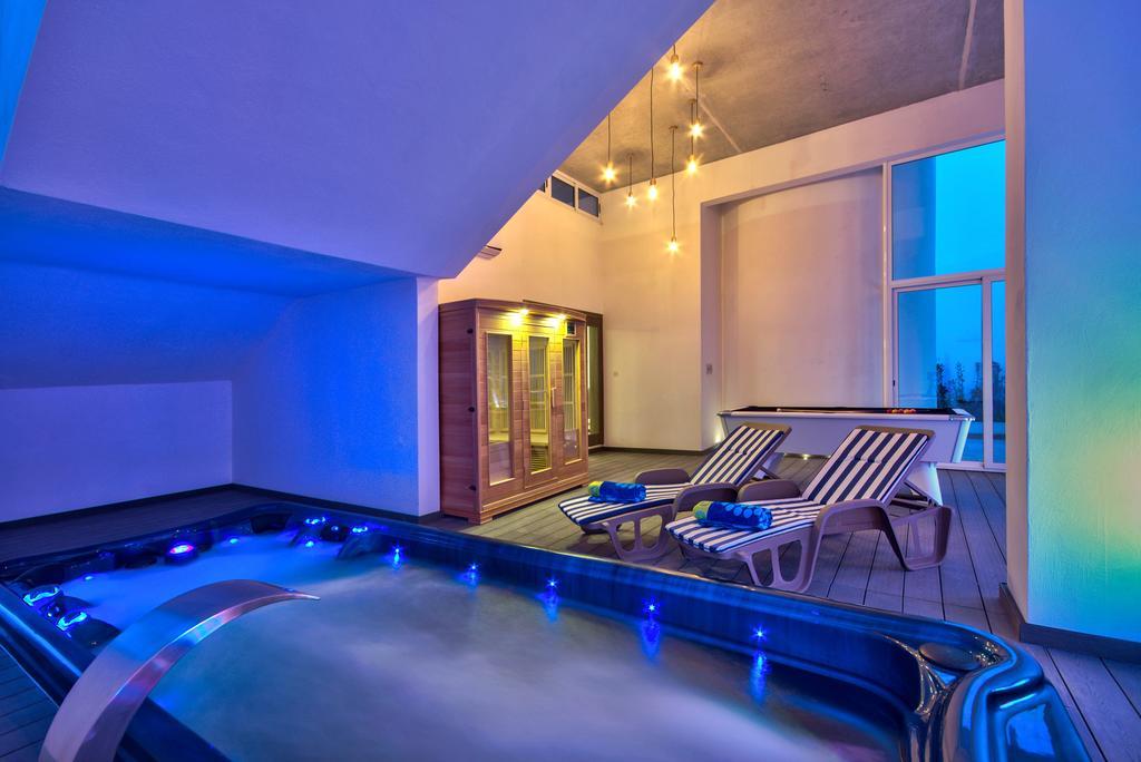Villa Gaia - Sunset Views, Indoor Heated Pool, Sauna And Games Room المليحة المظهر الخارجي الصورة